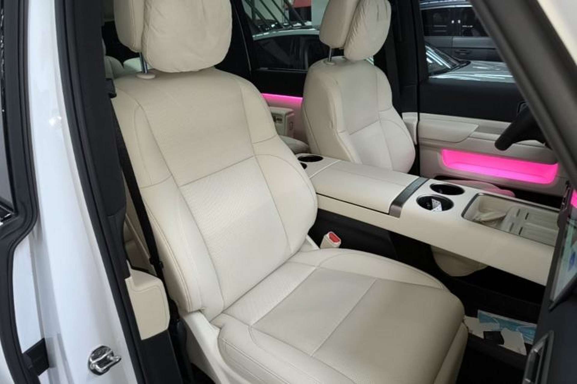 Used Li Auto MEGA 2025 Home Family Special Edition Right Front Seat