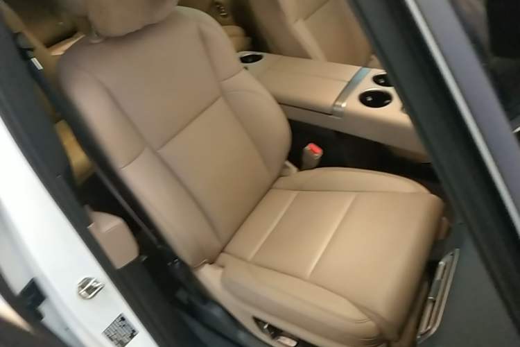 Used Li Auto MEGA 2025 Ultra Smart Refreshed Edition Right Front Seat