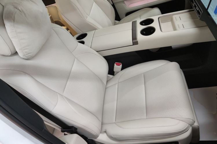 Used Li Auto MEGA 2025 Home Family Special Edition Right Front Seat
