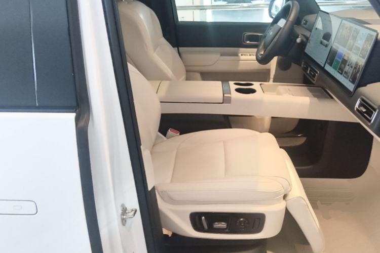 Used Li Auto MEGA 2025 Ultra Smart Refreshed Edition Right Front Seat