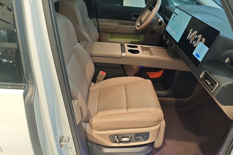 Used Li Auto MEGA 2025 Home Family Special Edition Right Front Seat