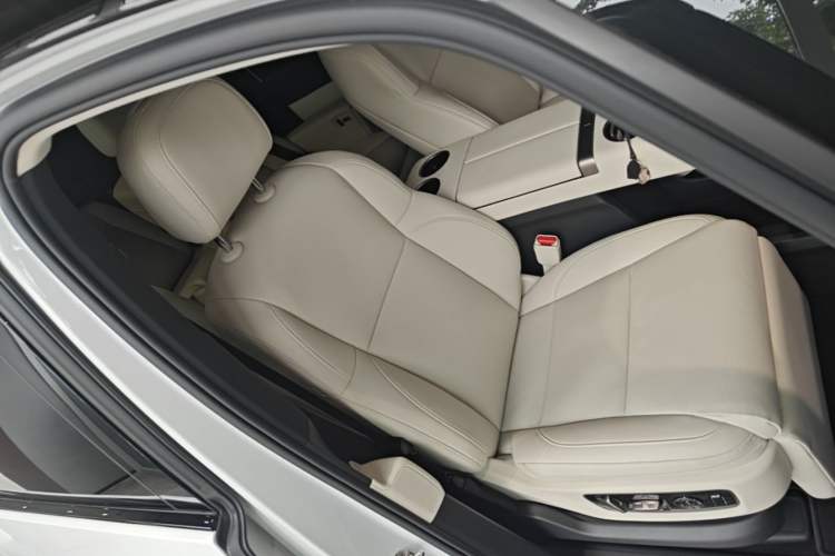 Used Li Auto MEGA 2025 Home Family Special Edition Right Front Seat