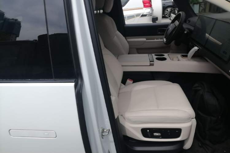 Used Li Auto MEGA 2025 Home Family Special Edition Right Front Seat