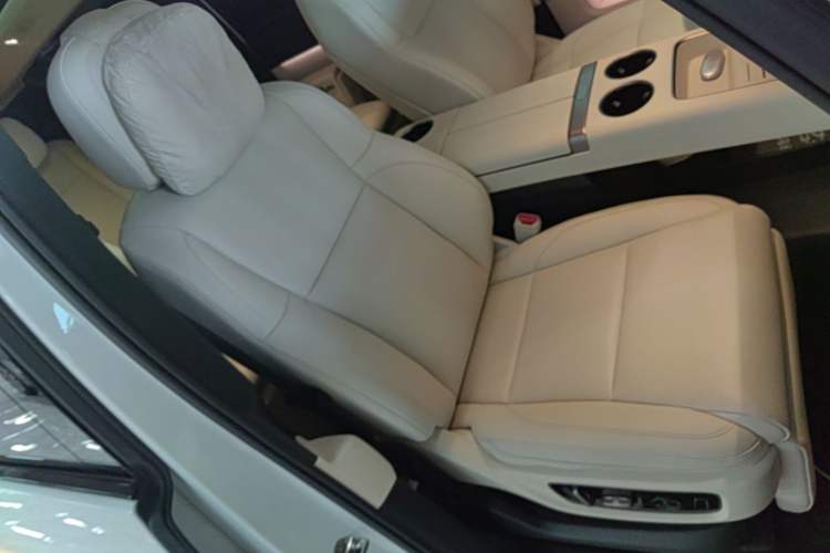 Used Li Auto MEGA 2025 Home Family Special Edition Right Front Seat