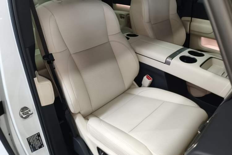 Used Li Auto MEGA 2025 Home Family Special Edition Right Front Seat
