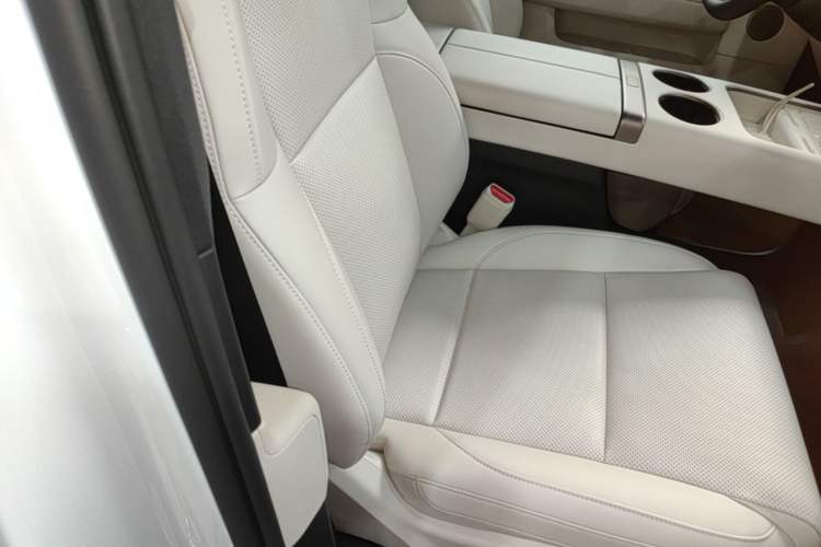 Used Li Auto MEGA 2025 Home Family Special Edition Right Front Seat