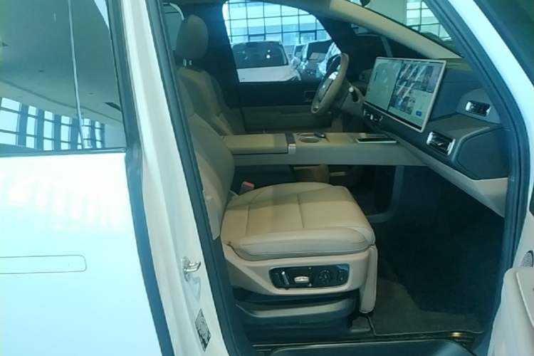 Used Li Auto MEGA 2025 Home Family Special Edition Right Front Seat