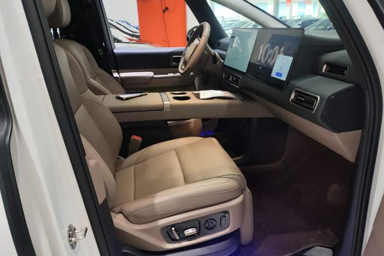 Used Li Auto MEGA 2025 Home Family Special Edition Right Front Seat