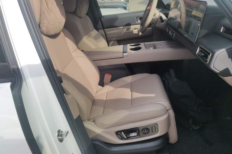 Used Li Auto MEGA 2025 Home Family Special Edition Right Front Seat
