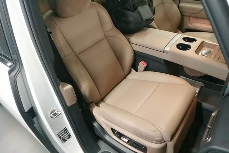Used Li Auto MEGA 2025 Home Family Special Edition Right Front Seat