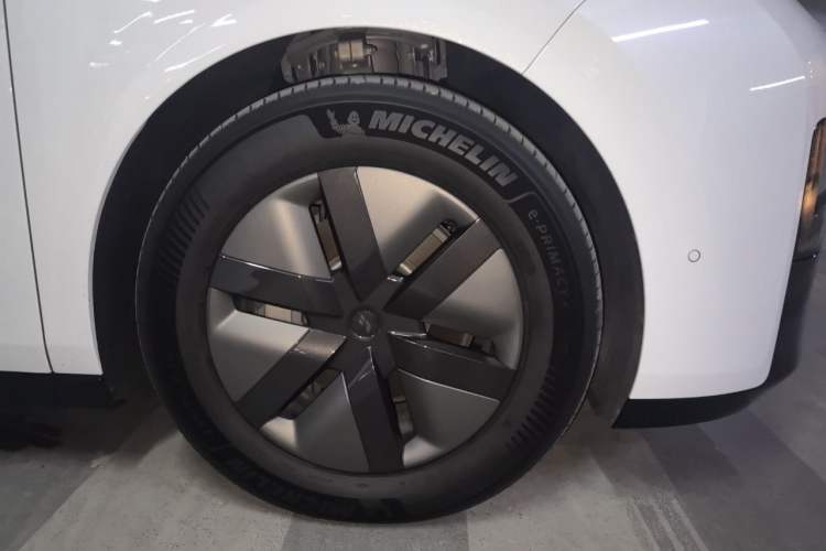Used Li Auto MEGA 2025 Home Family Special Edition Right Front Wheel Hub