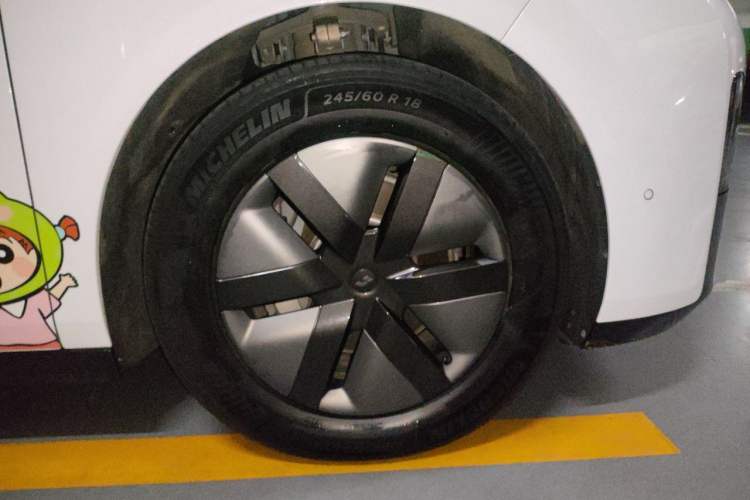 Used Li Auto MEGA 2025 Home Family Special Edition Right Front Wheel Hub