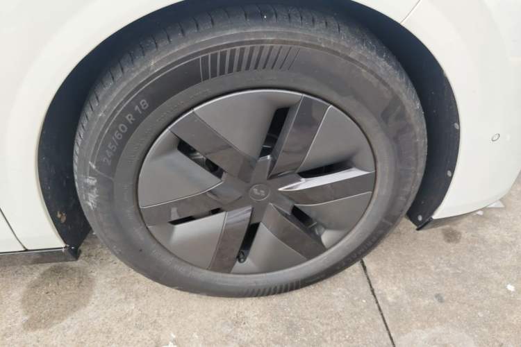 Used Li Auto MEGA 2025 Home Family Special Edition Right Front Wheel Hub