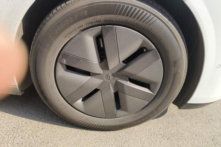 Used Li Auto MEGA 2025 Home Family Special Edition Right Front Wheel Hub