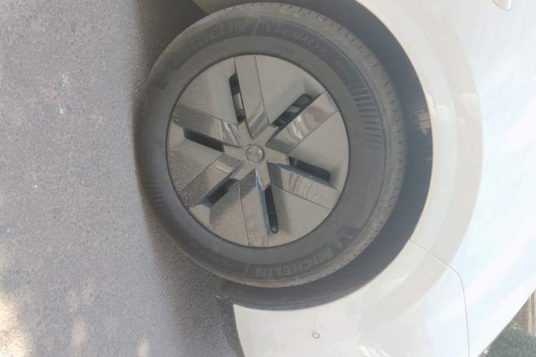 Used Li Auto MEGA 2025 Home Family Special Edition Right Front Wheel Hub