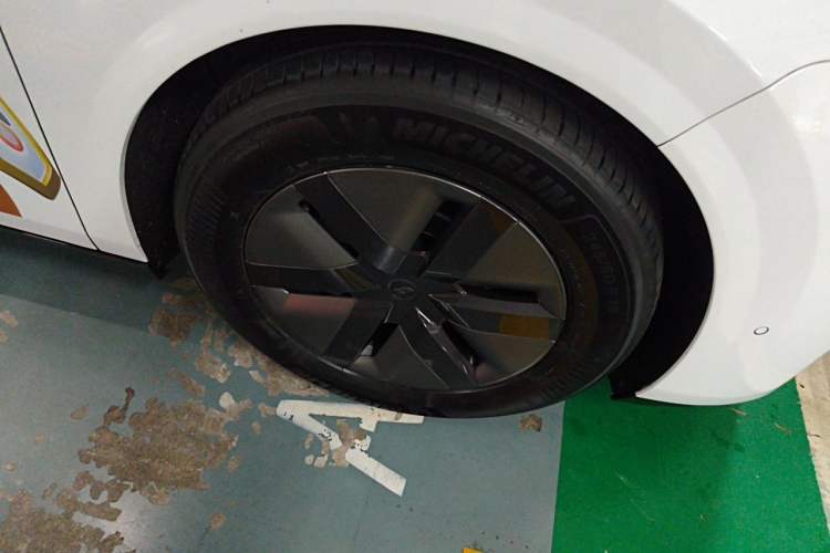 Used Li Auto MEGA 2025 Home Family Special Edition Right Front Wheel Hub