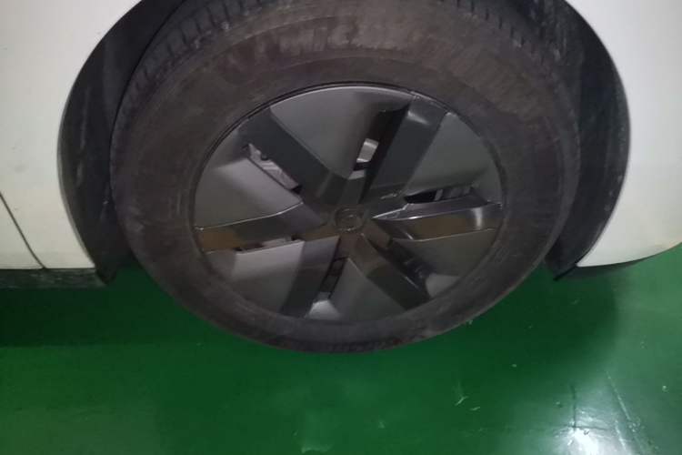 Used Li Auto MEGA 2025 Home Family Special Edition Right Front Wheel Hub