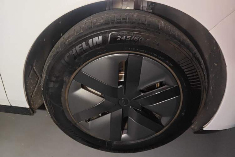 Used Li Auto MEGA 2025 Home Family Special Edition Right Front Wheel Hub