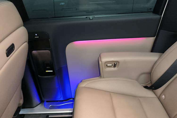 Used Li Auto MEGA 2025 Home Family Special Edition Right Rear Door Interior