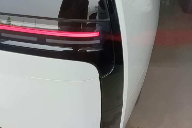 Used Li Auto MEGA 2025 Ultra Smart Refreshed Edition Right Rear Taillight