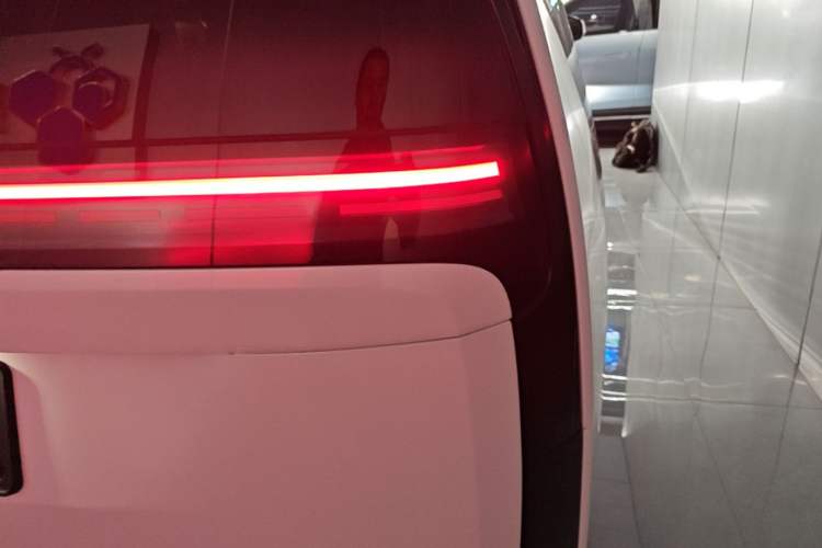 Used Li Auto MEGA 2025 Ultra Smart Refreshed Edition Right Rear Taillight