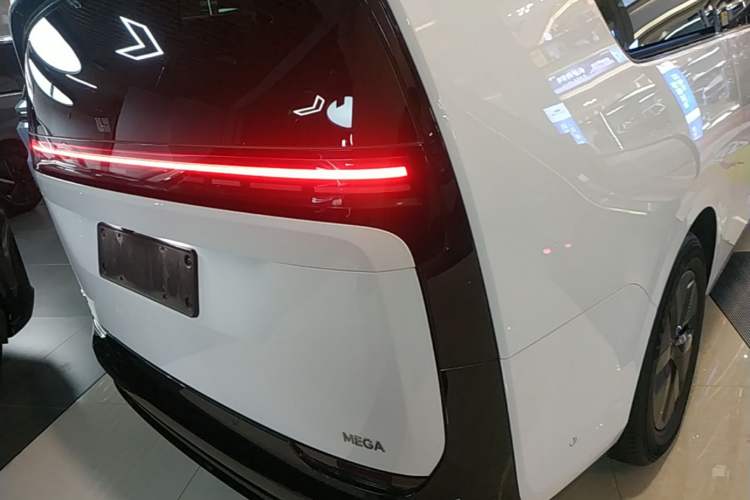Used Li Auto MEGA 2025 Ultra Smart Refreshed Edition Right Rear Taillight
