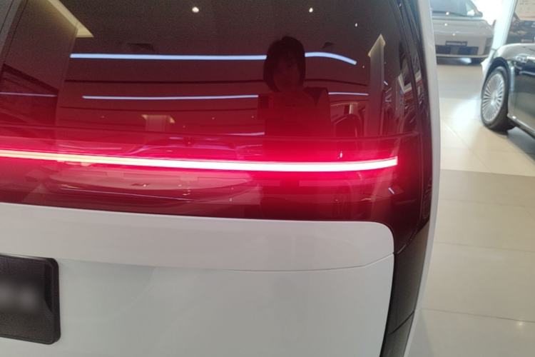 Used Li Auto MEGA 2025 Ultra Smart Refreshed Edition Right Rear Taillight