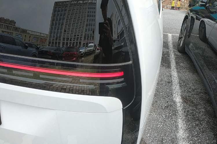 Used Li Auto MEGA 2025 Ultra Smart Refreshed Edition Right Rear Taillight