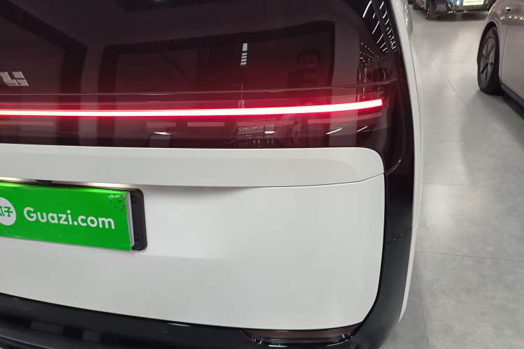 Used Li Auto MEGA 2025 Home Family Special Edition Right Rear Taillight