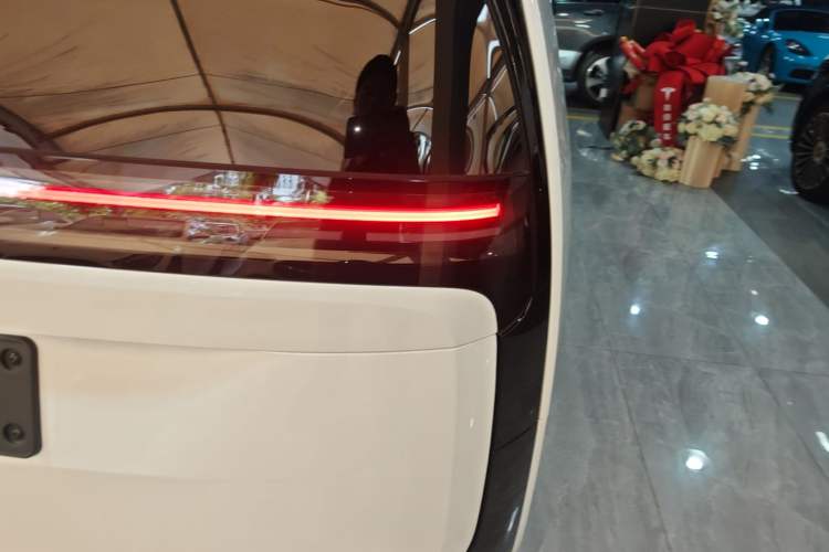 Used Li Auto MEGA 2025 Home Family Special Edition Right Rear Taillight