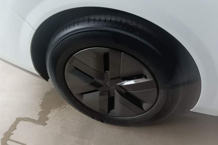 Used Li Auto MEGA 2025 Ultra Smart Refreshed Edition Right Rear Wheel Hub