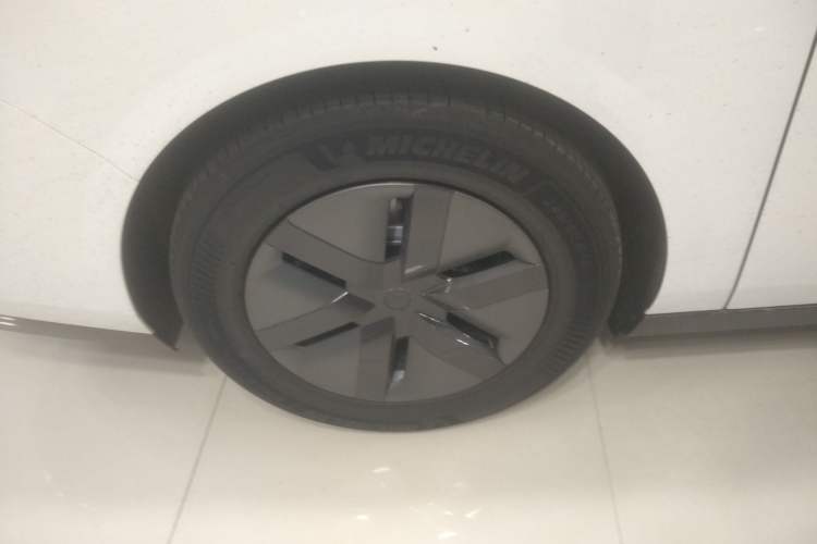 Used Li Auto MEGA 2025 Home Family Special Edition Right Rear Wheel Hub