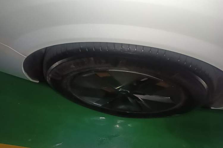 Used Li Auto MEGA 2025 Home Family Special Edition Right Rear Wheel Hub