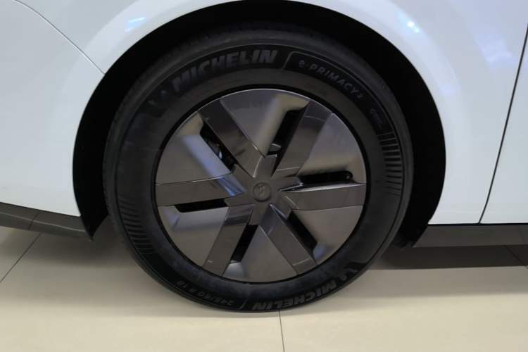 Used Li Auto MEGA 2025 Home Family Special Edition Right Rear Wheel Hub
