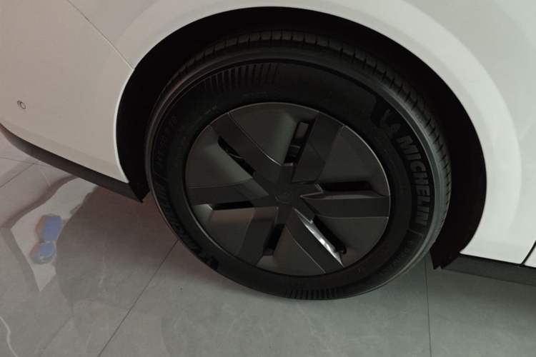 Used Li Auto MEGA 2025 Ultra Smart Refreshed Edition Right Rear Wheel Hub