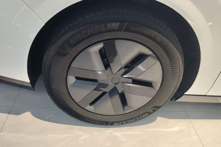 Used Li Auto MEGA 2025 Home Family Special Edition Right Rear Wheel Hub