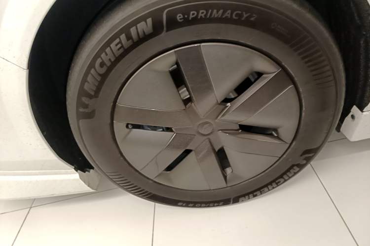 Used Li Auto MEGA 2025 Home Family Special Edition Right Rear Wheel Hub