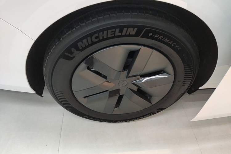 Used Li Auto MEGA 2025 Home Family Special Edition Right Rear Wheel Hub