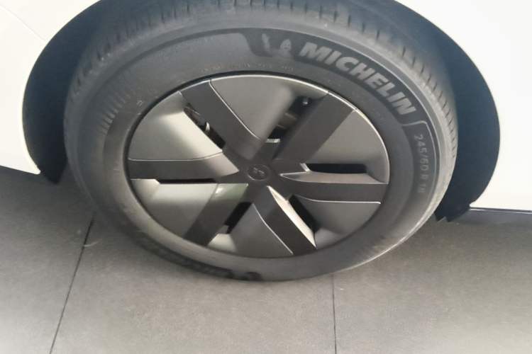 Used Li Auto MEGA 2025 Home Family Special Edition Right Rear Wheel Hub