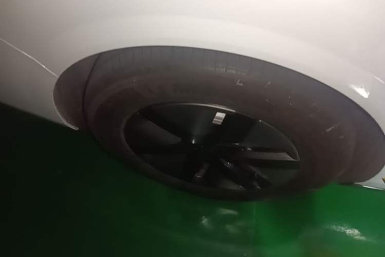 Used Li Auto MEGA 2025 Home Family Special Edition Right Rear Wheel Hub