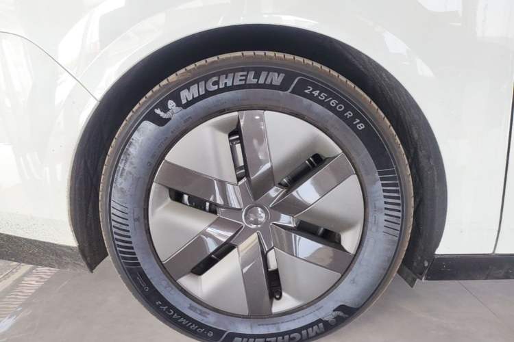 Used Li Auto MEGA 2025 Home Family Special Edition Right Rear Wheel Hub