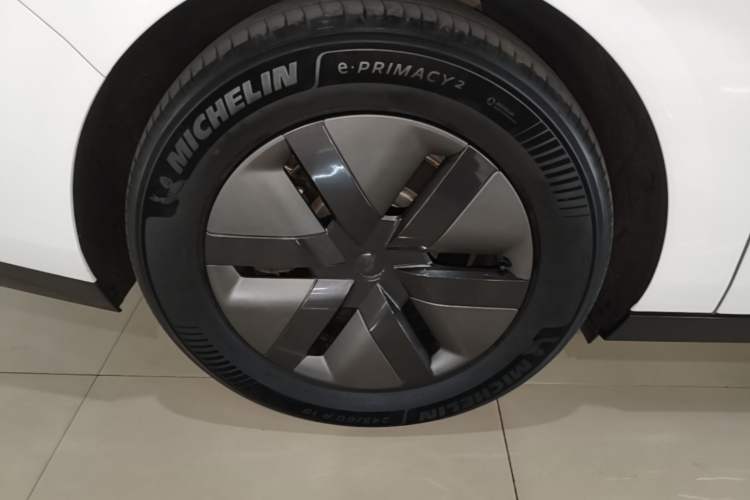 Used Li Auto MEGA 2025 Home Family Special Edition Right Rear Wheel Hub