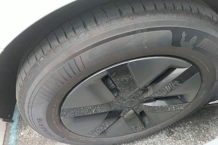 Used Li Auto MEGA 2025 Ultra Smart Refreshed Edition Right Rear Wheel Hub