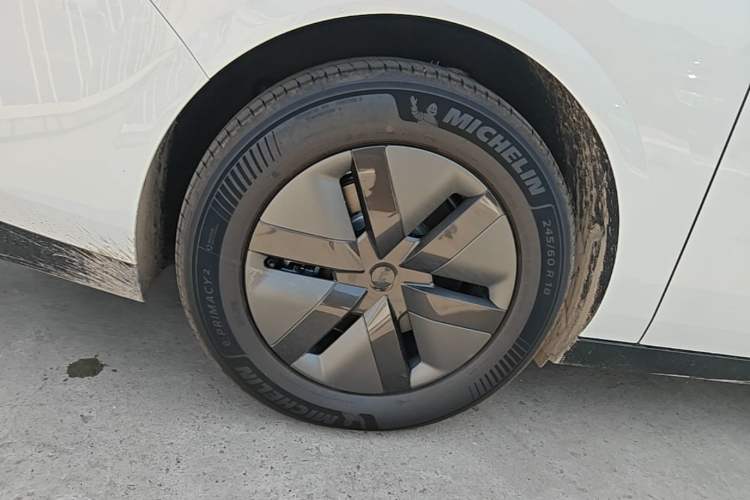 Used Li Auto MEGA 2025 Home Family Special Edition Right Rear Wheel Hub
