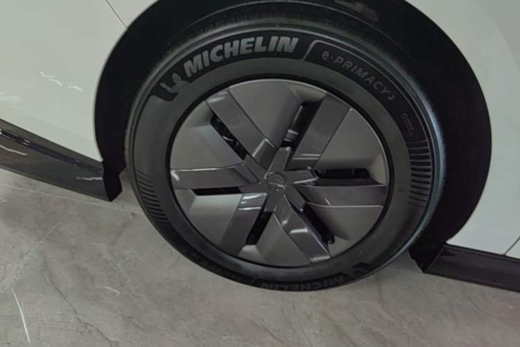 Used Li Auto MEGA 2025 Home Family Special Edition Right Rear Wheel Hub