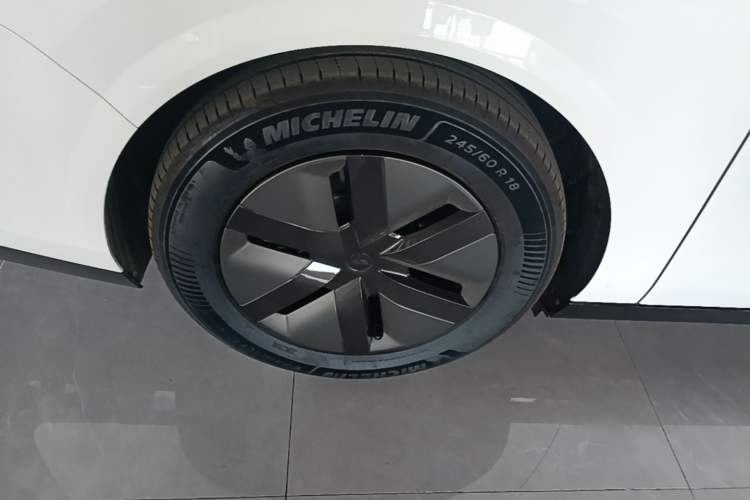 Used Li Auto MEGA 2025 Home Family Special Edition Right Rear Wheel Hub