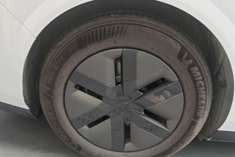 Used Li Auto MEGA 2025 Home Family Special Edition Right Rear Wheel Hub