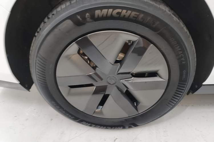 Used Li Auto MEGA 2025 Home Family Special Edition Right Rear Wheel Hub