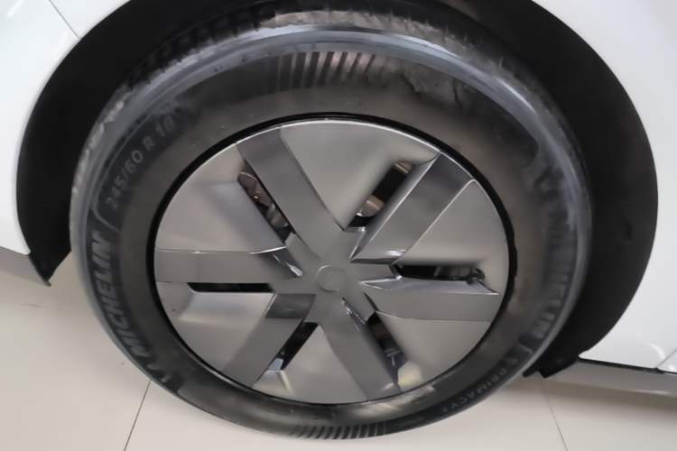 Used Li Auto MEGA 2025 Home Family Special Edition Right Rear Wheel Hub
