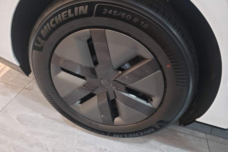 Used Li Auto MEGA 2025 Home Family Special Edition Right Rear Wheel Hub